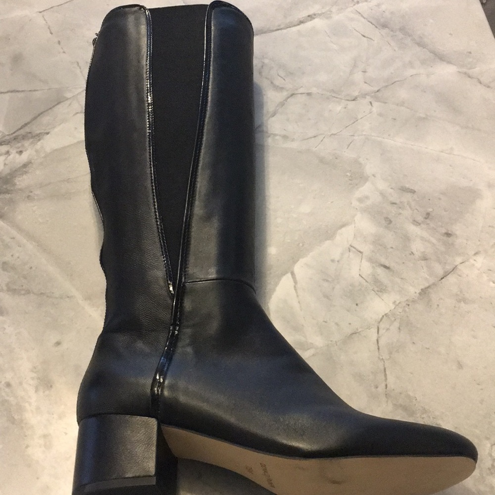 Like new Donald/Pliner Camille Leather Boot - Picture 3 of 12